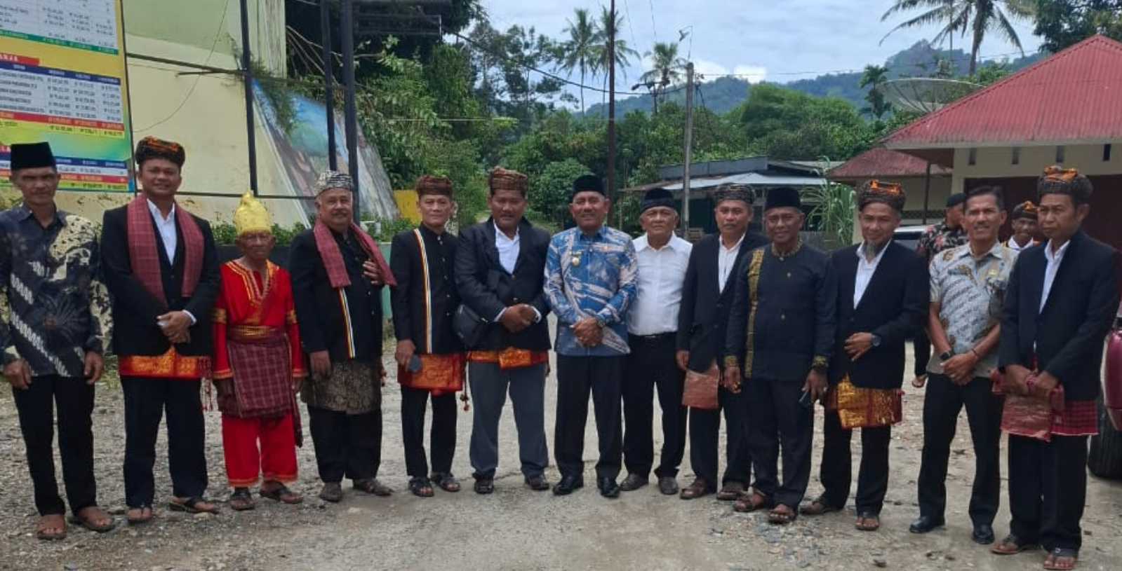 “Batogak Gala Adial K.M Dt.Mongguang Mada” di Nagari Simpang Sugiran. Bupati Limapuluh Kota H.Safni dan Ketua LKAAM Kab.Limapuluh Hadir
