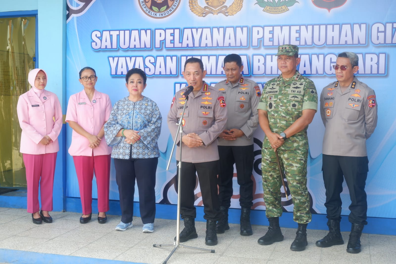 Kunjungan Kerja Ketua Komisi IV DPR RI, Kapolri dan Ketua Umum Bhayangkari di Kabupaten Karanganyar: Tinjau SMP dan SPPG Yayasan Kemala Bhayangkari